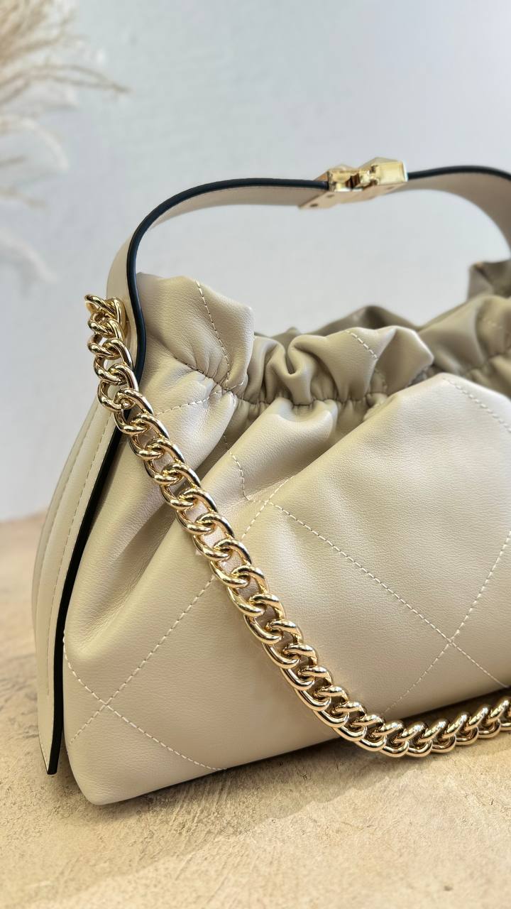 Luxe Élégance – The Icon of Style in a Leather Interpretation