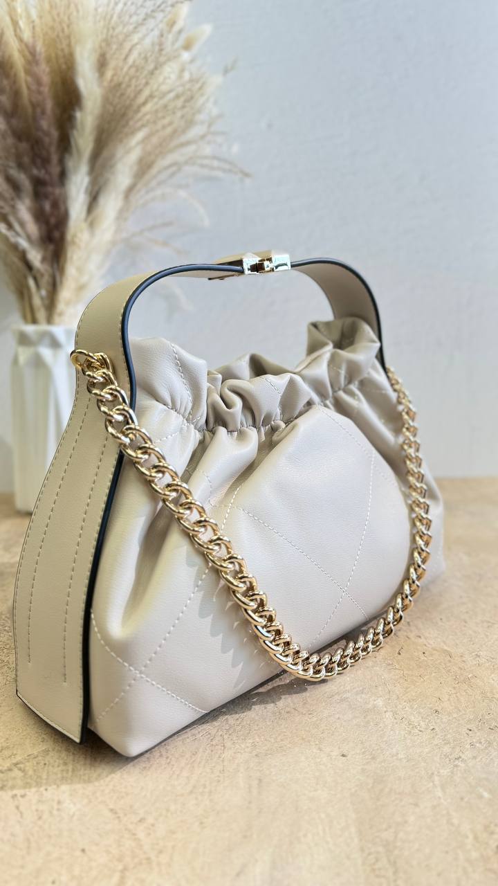 Luxe Élégance – The Icon of Style in a Leather Interpretation
