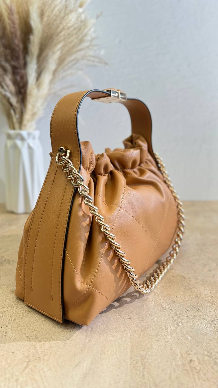 Luxe Élégance – The Icon of Style in a Leather Interpretation