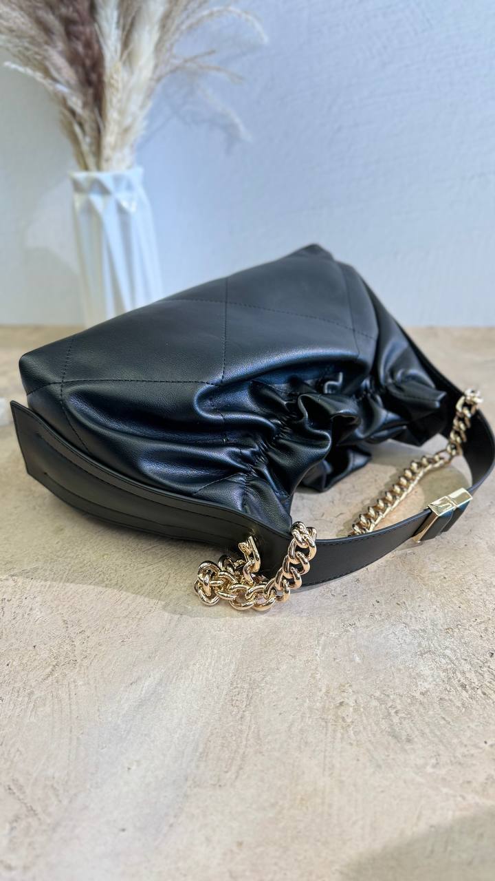 Luxe Élégance – The Icon of Style in a Leather Interpretation