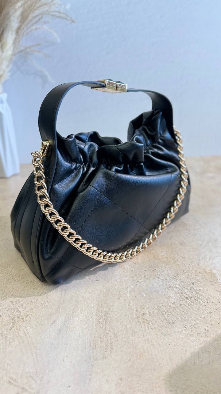 Luxe Élégance – The Icon of Style in a Leather Interpretation