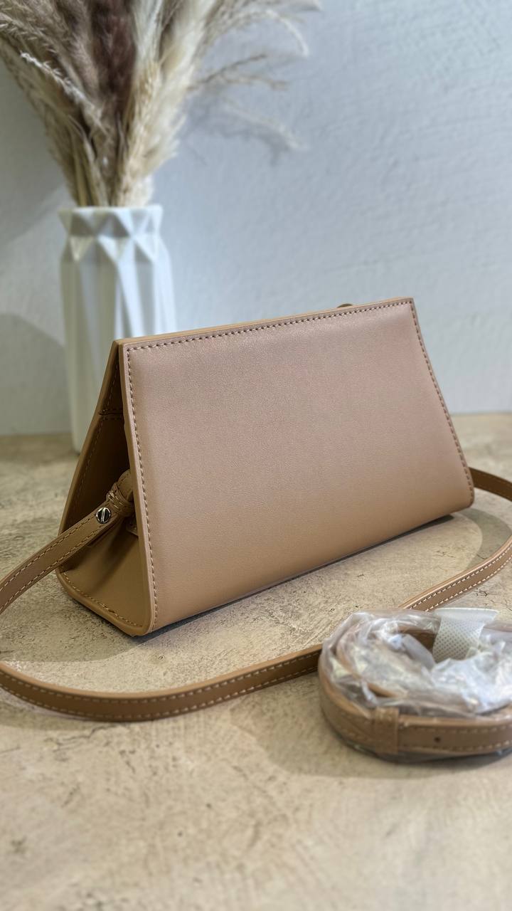 Elegance Petite – The Ultimate Mini Leather Handbag