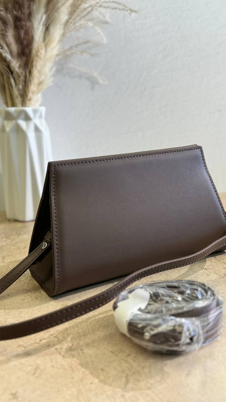 Elegance Petite – The Ultimate Mini Leather Handbag