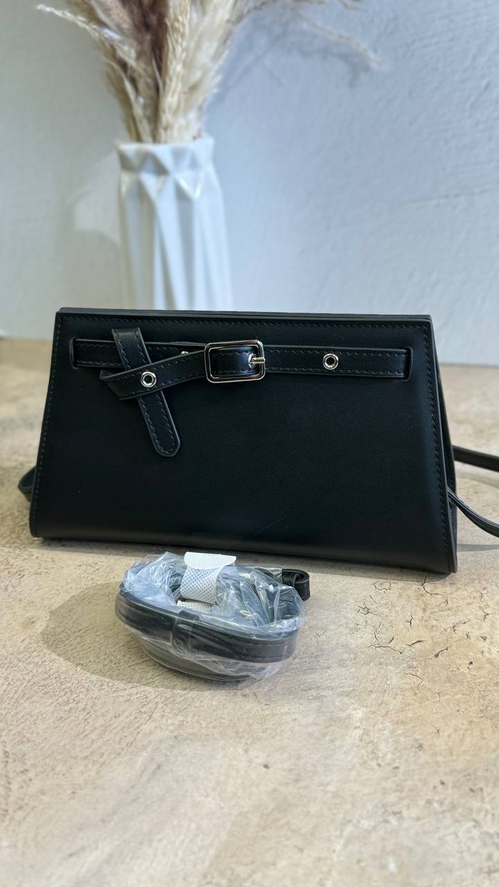 Elegance Petite – The Ultimate Mini Leather Handbag