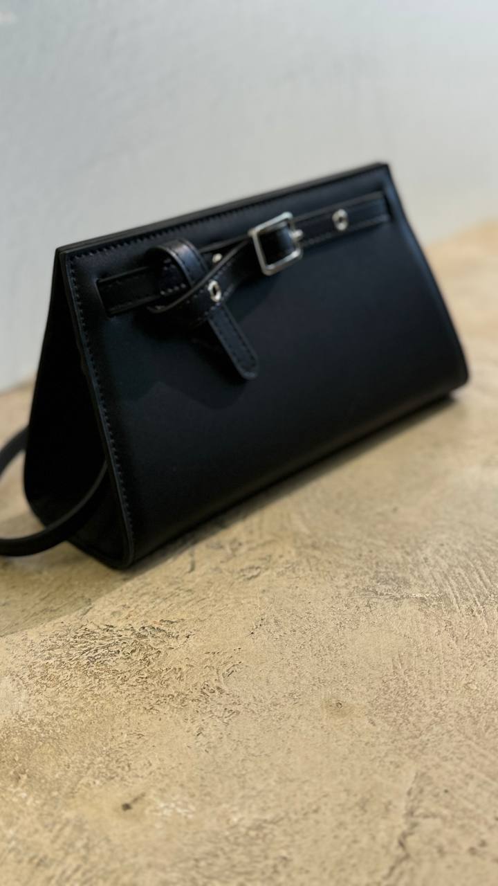 Elegance Petite – The Ultimate Mini Leather Handbag