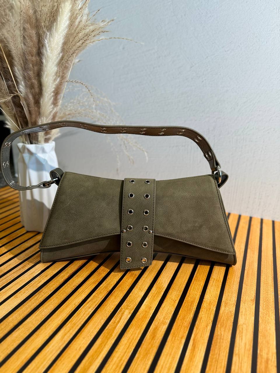 REBELLE Bag – Bold Elegance in Every Detail