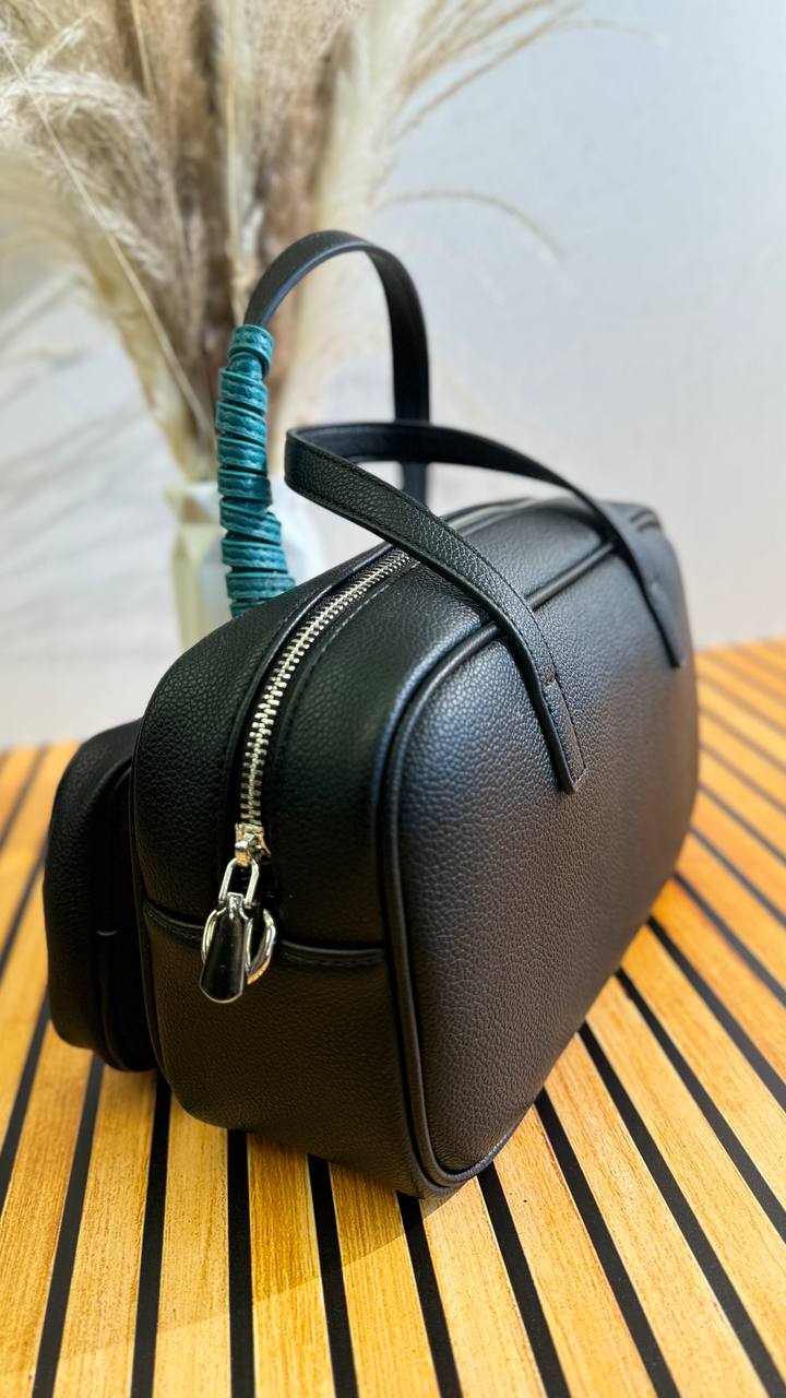 VIVIENNE Bag – Functional Style in Every Detail