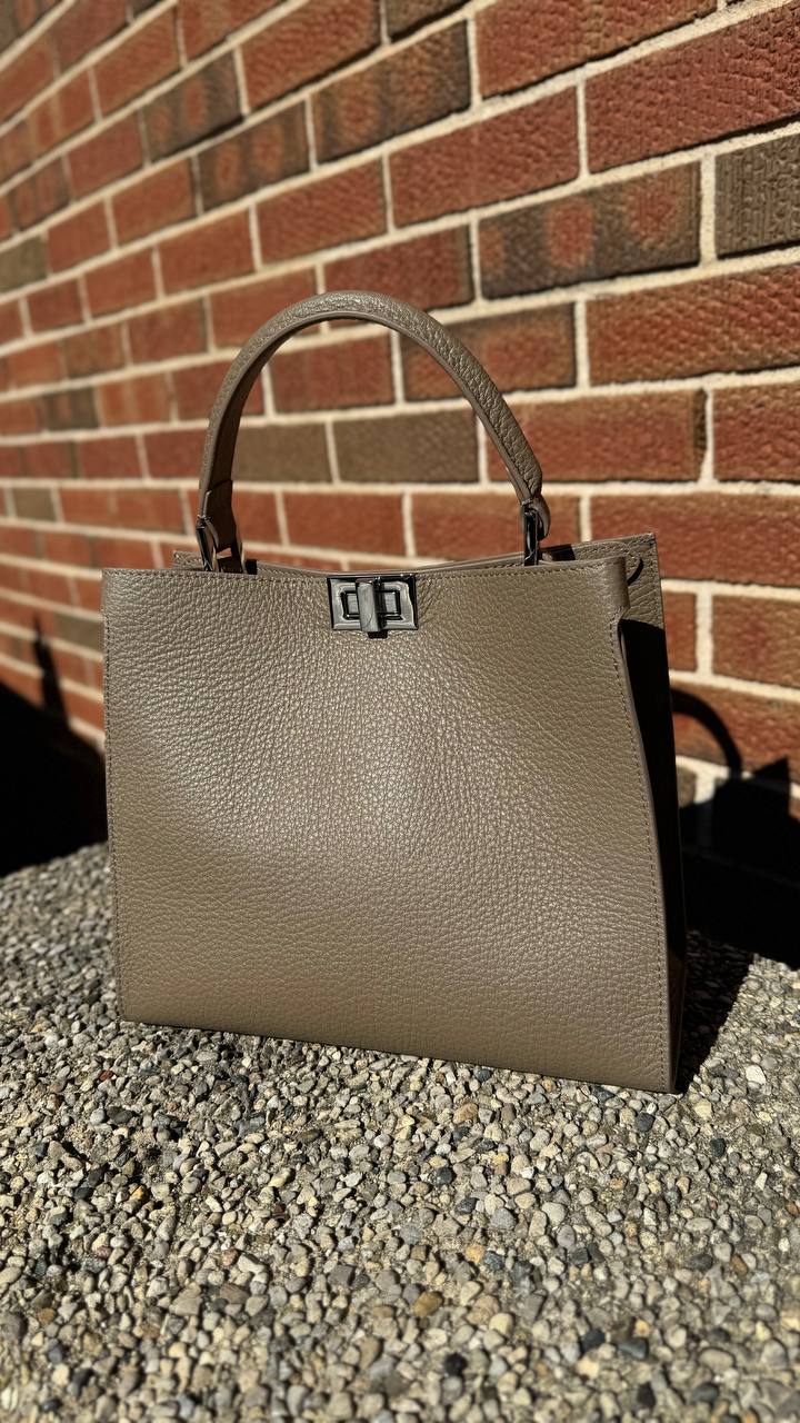 GRANDEUR Bag – Elegance and Functionality in Every Detail