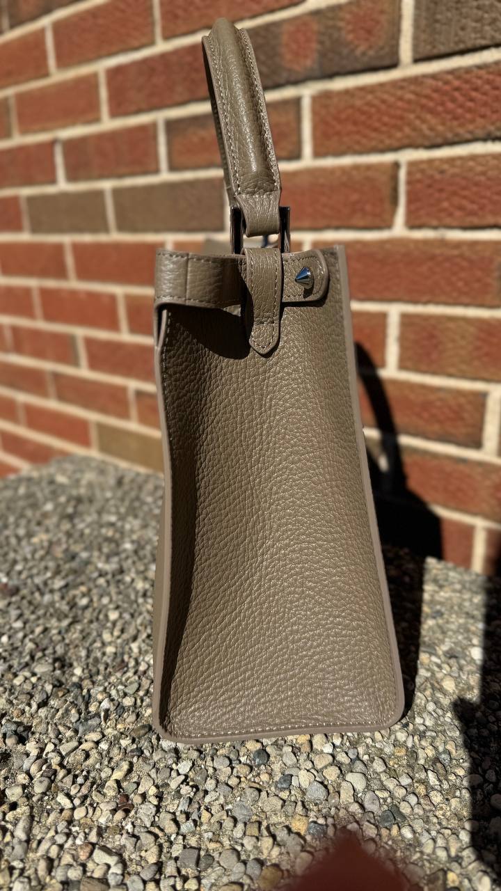 GRANDEUR Bag – Elegance and Functionality in Every Detail