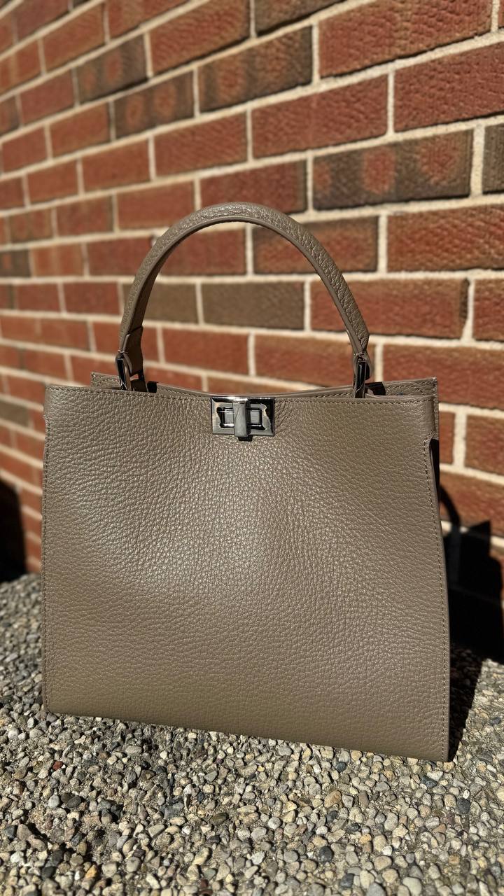 GRANDEUR Bag – Elegance and Functionality in Every Detail