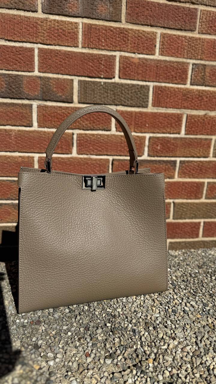 GRANDEUR Bag – Elegance and Functionality in Every Detail