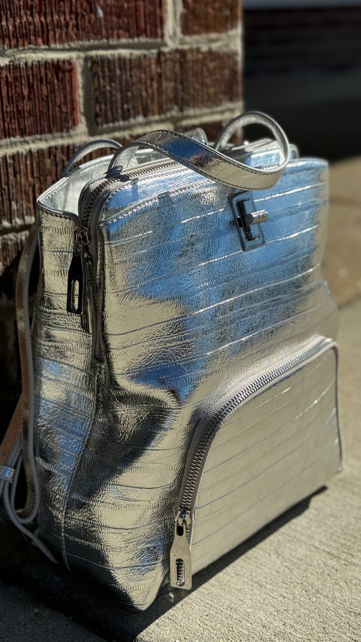 Lumière Luxe – A Leather Backpack for Bold Achievers