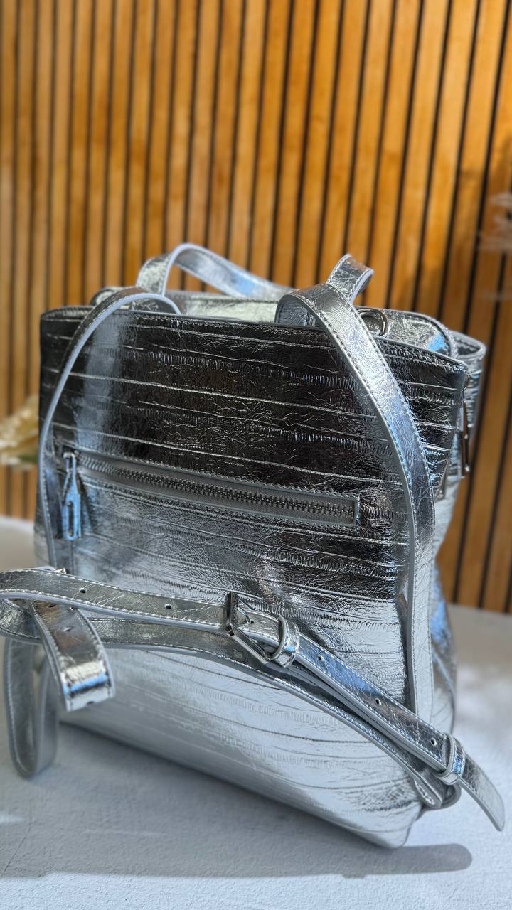 Lumière Luxe – A Leather Backpack for Bold Achievers