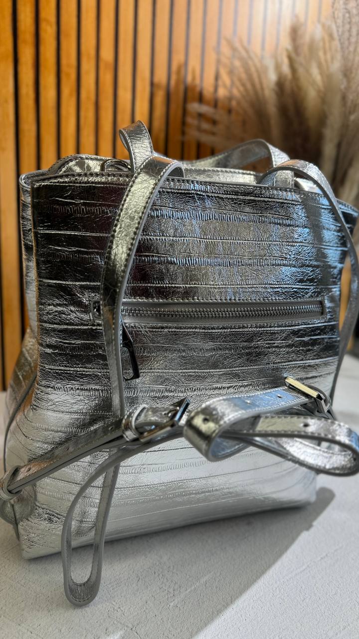 Lumière Luxe – A Leather Backpack for Bold Achievers