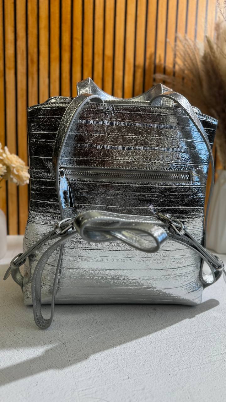 Lumière Luxe – A Leather Backpack for Bold Achievers