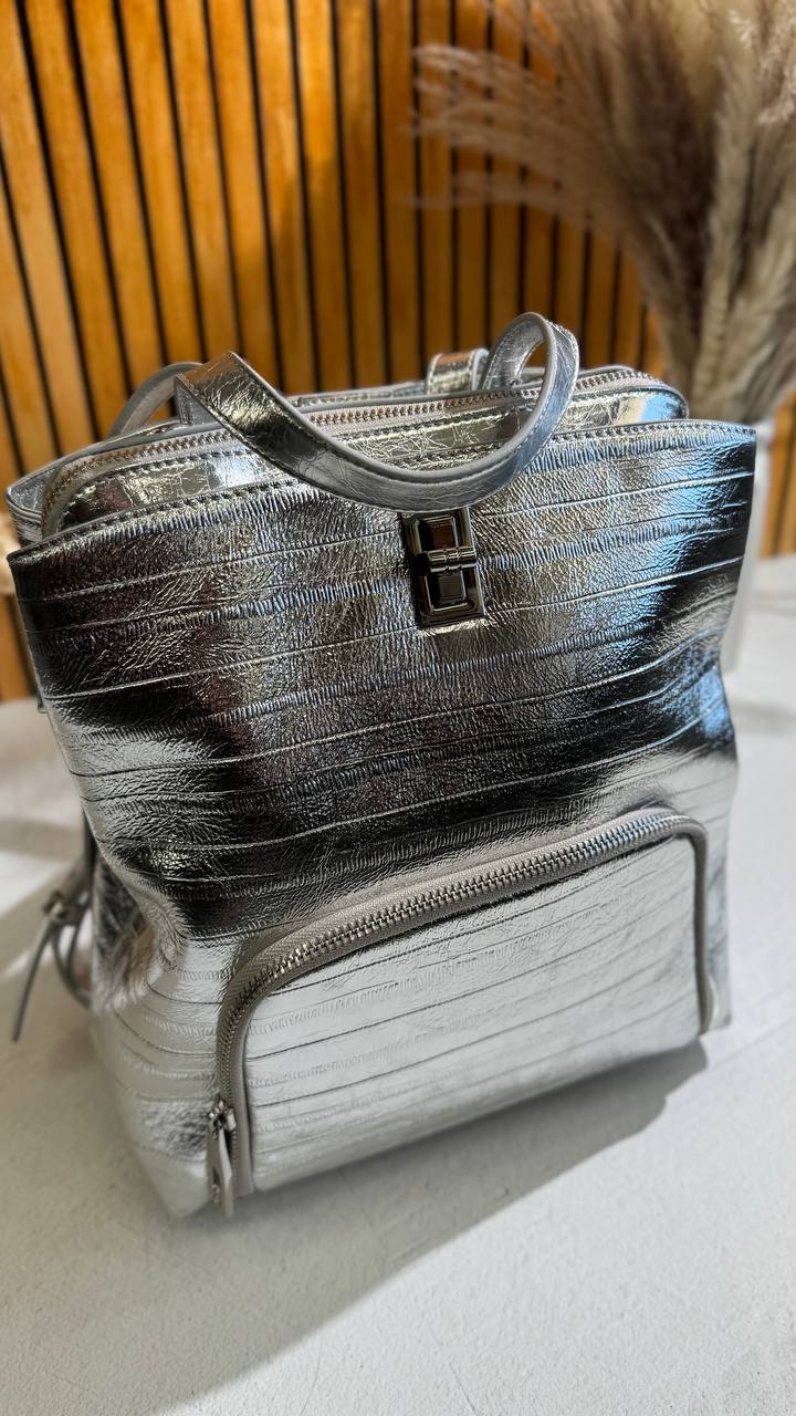 Lumière Luxe – A Leather Backpack for Bold Achievers