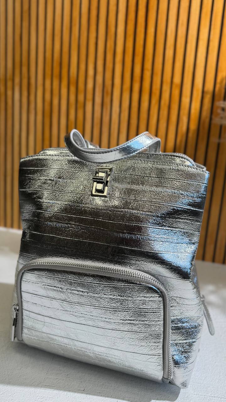 Lumière Luxe – A Leather Backpack for Bold Achievers