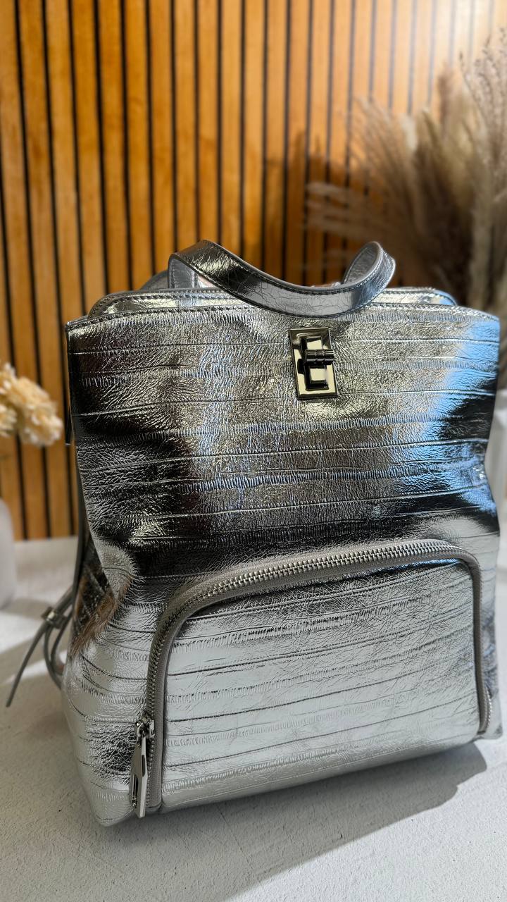 Lumière Luxe – A Leather Backpack for Bold Achievers