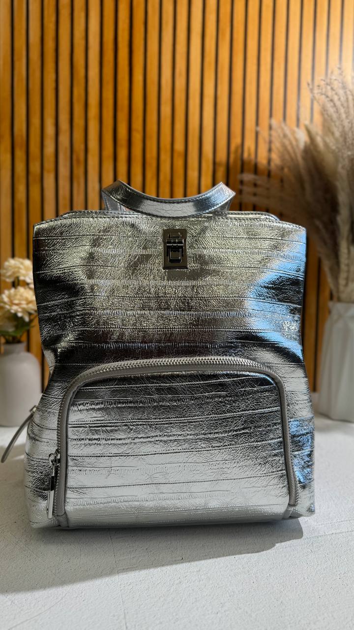 Lumière Luxe – A Leather Backpack for Bold Achievers