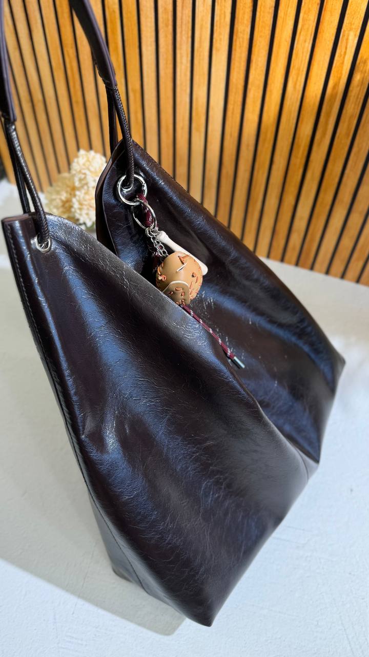 Grande Vita – Leather Shopper with Cosmetic Bag
