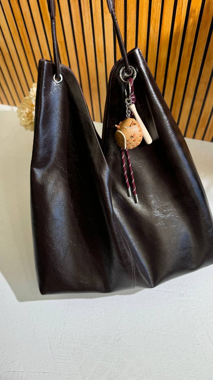 Grande Vita – Leather Shopper with Cosmetic Bag
