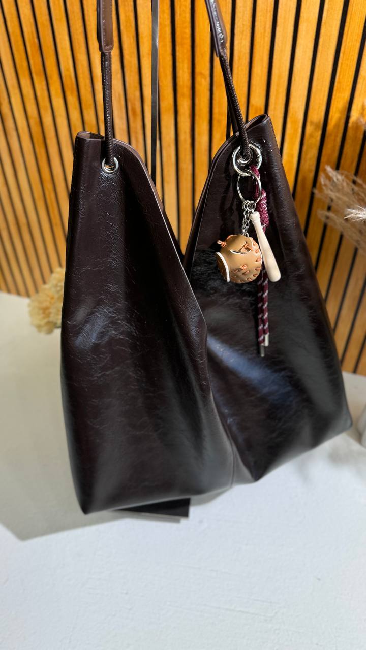 Grande Vita – Leather Shopper with Cosmetic Bag