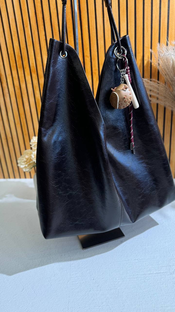 Grande Vita – Leather Shopper with Cosmetic Bag