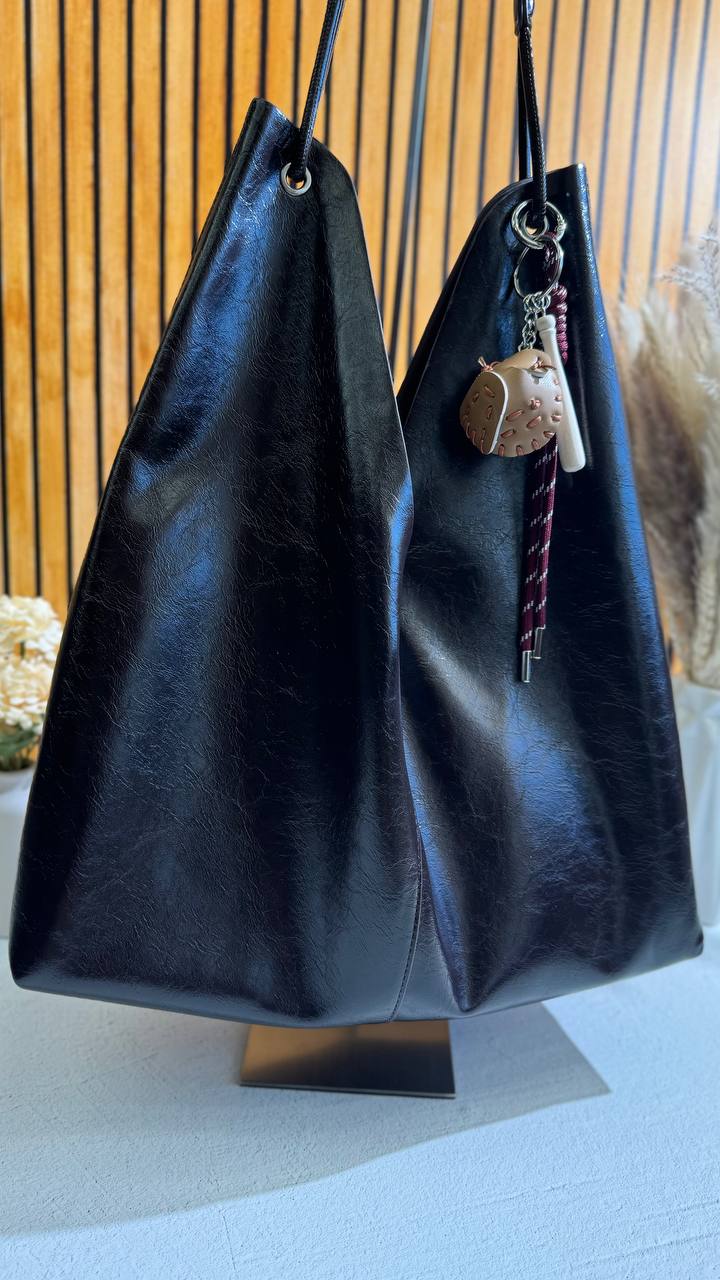Grande Vita – Leather Shopper with Cosmetic Bag