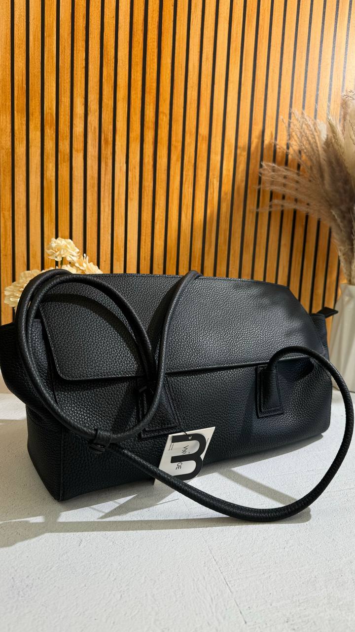 Prestige Tote – Elegance in Every Detail