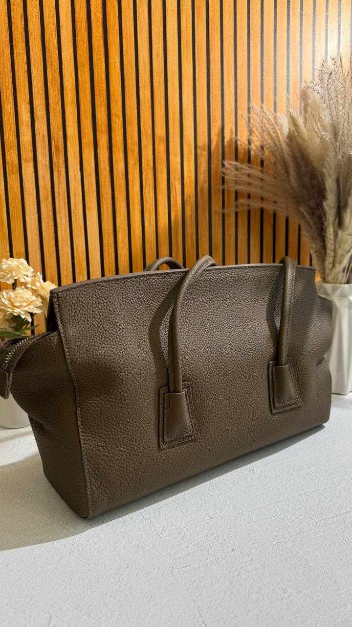 Prestige Tote – Elegance in Every Detail