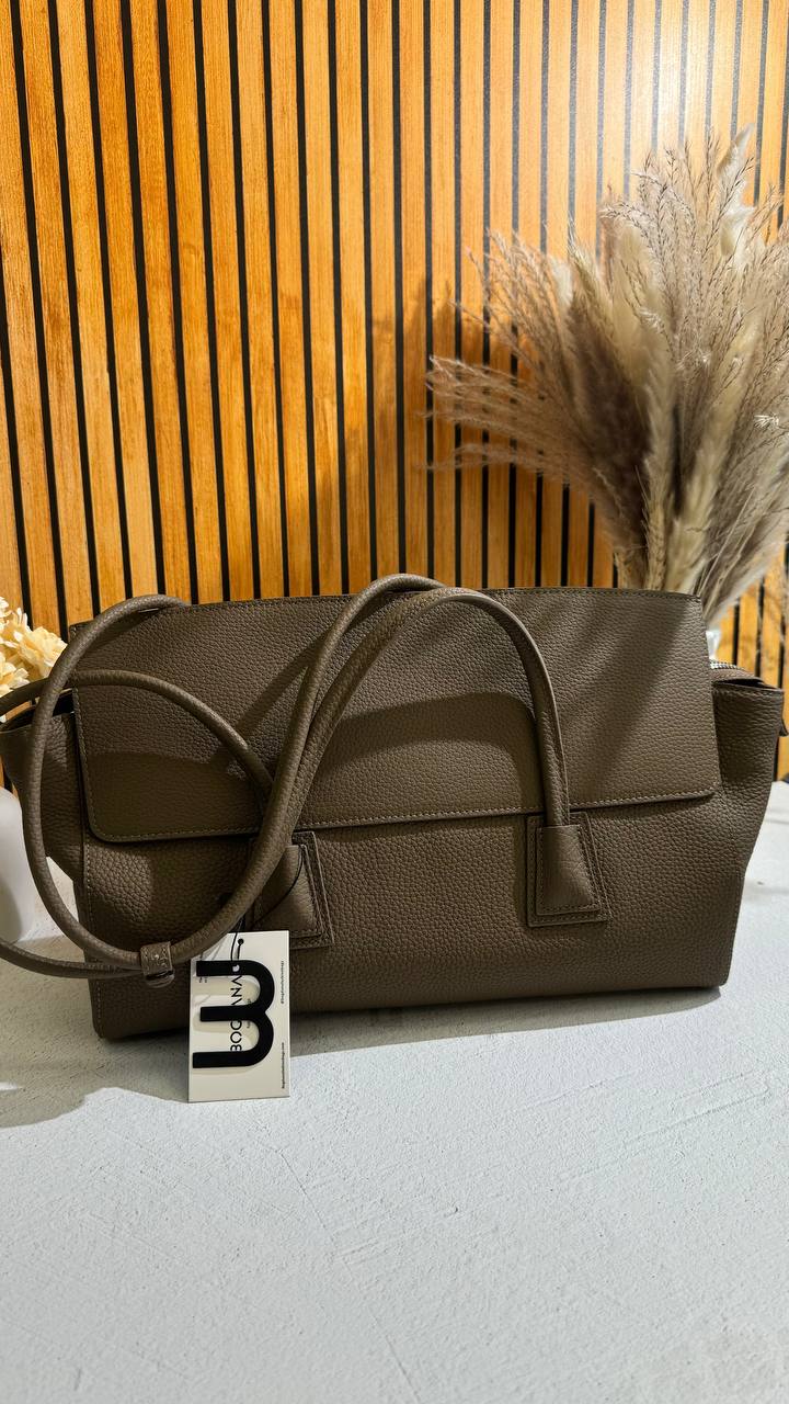 Prestige Tote – Elegance in Every Detail