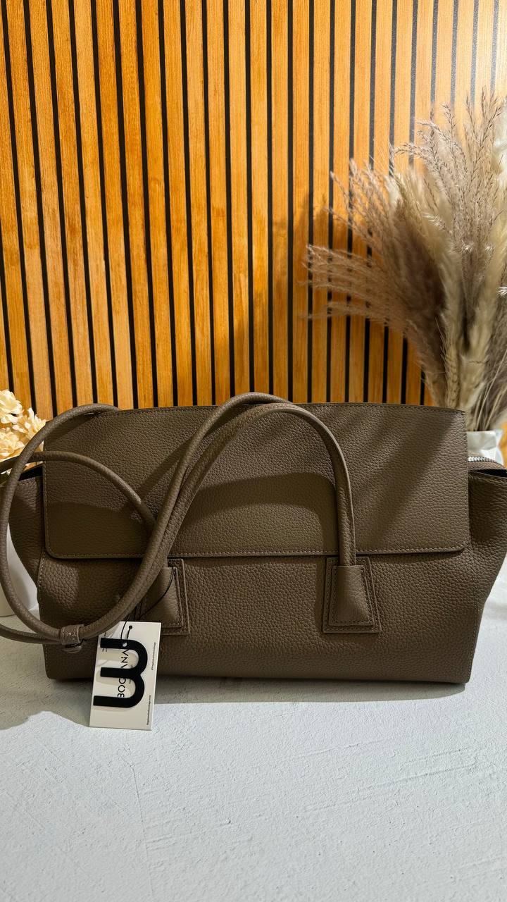 Prestige Tote – Elegance in Every Detail