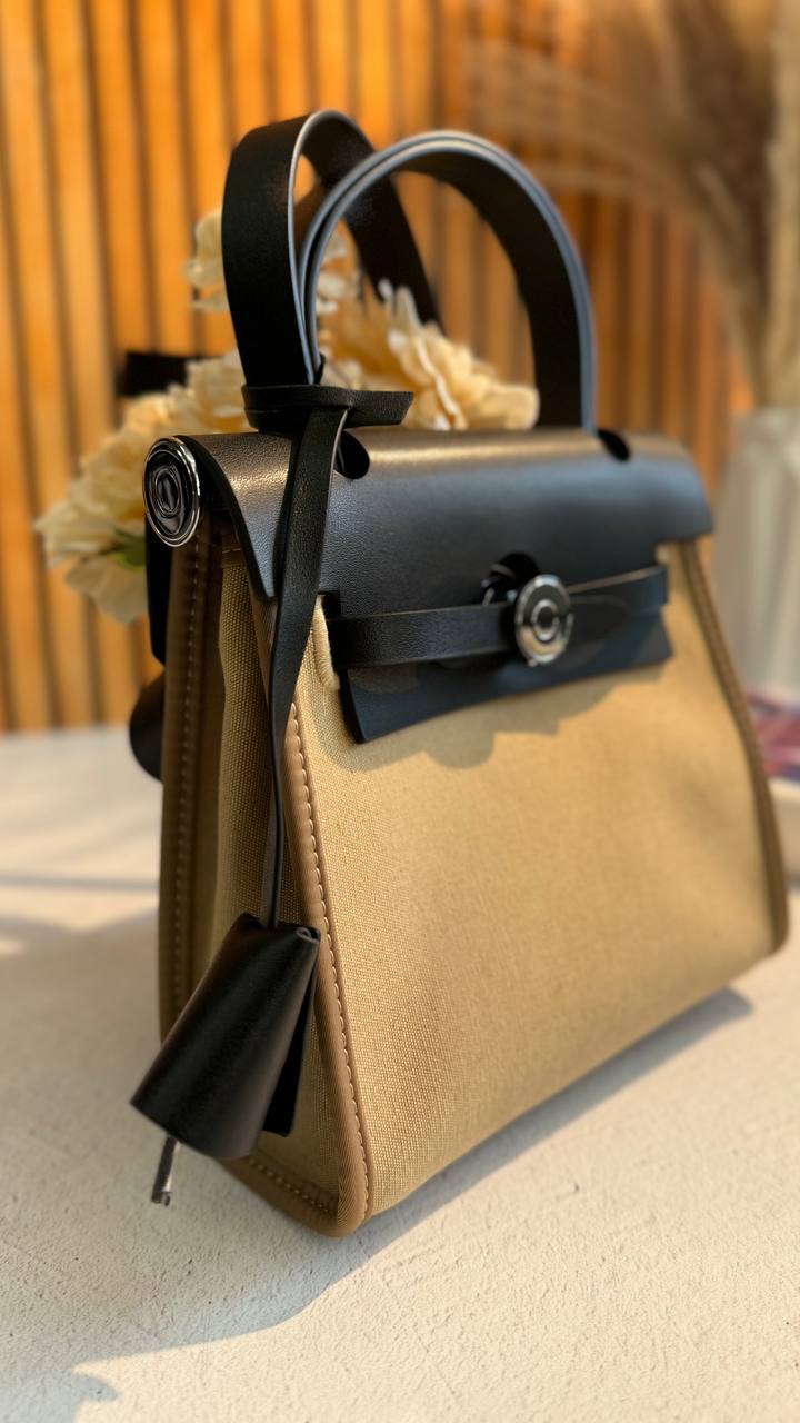Bag “Chic Métropole” – A Stylish Balance of Leather and Textile