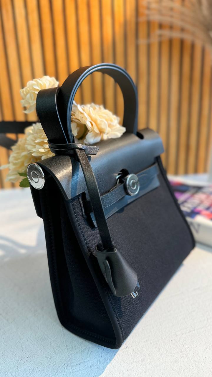 Bag “Chic Métropole” – A Stylish Balance of Leather and Textile