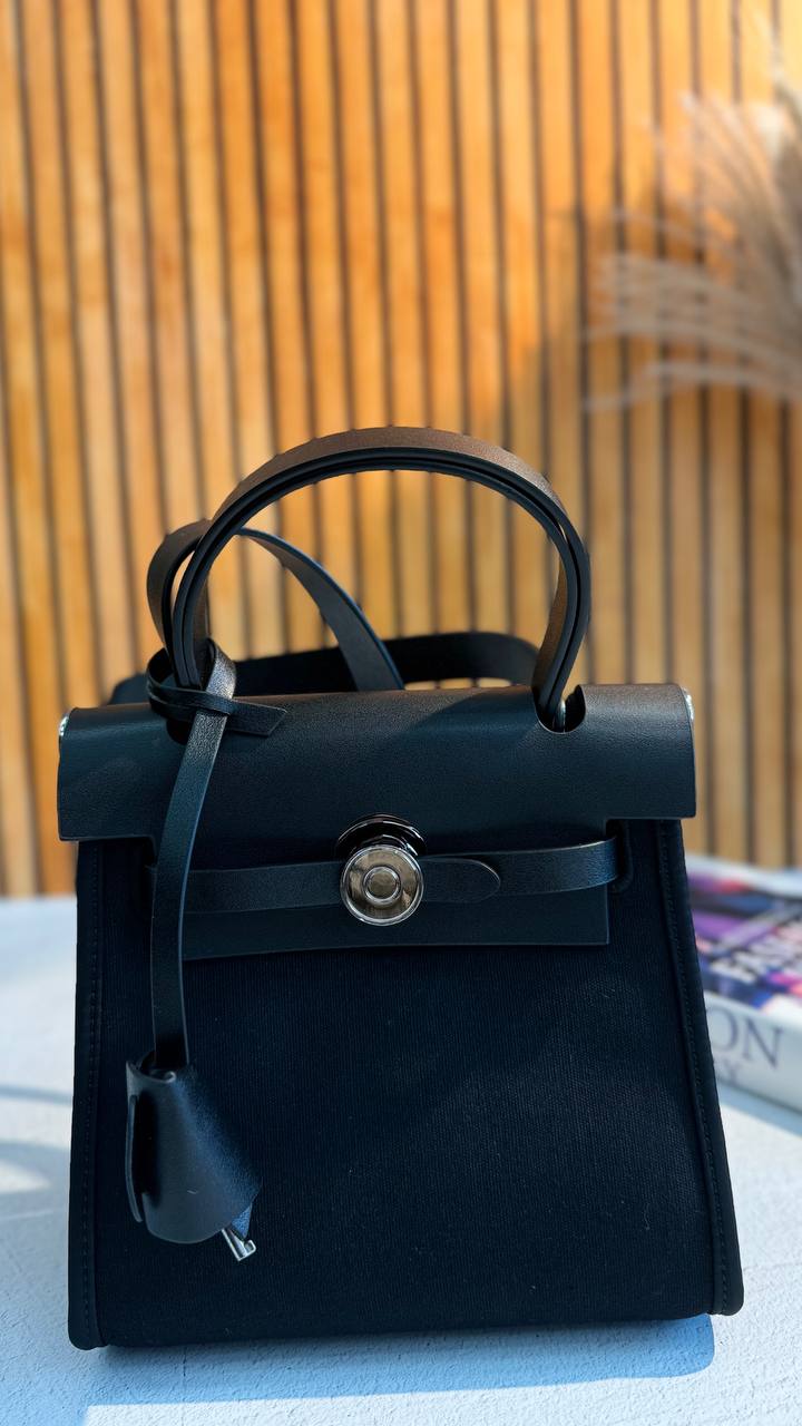 Bag “Chic Métropole” – A Stylish Balance of Leather and Textile
