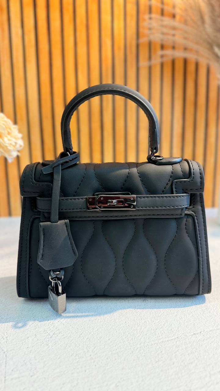 Noir Chic – Stylish Faux Leather Bag