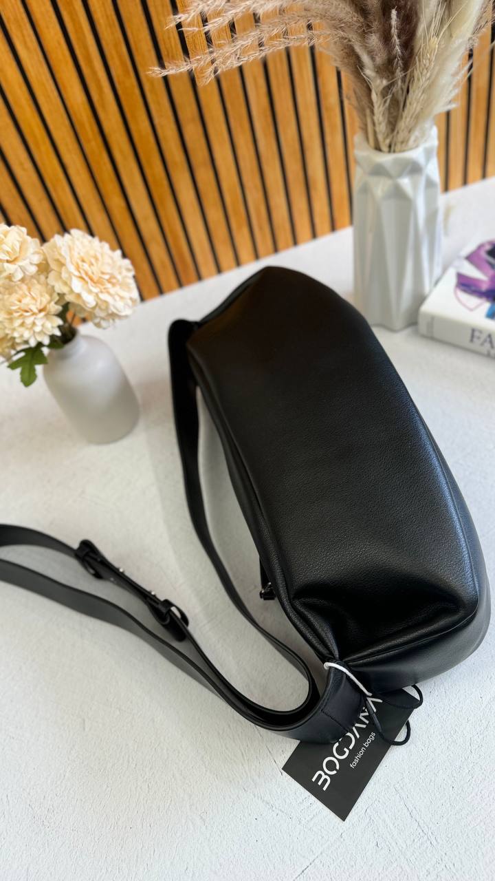 Elegant Leather Bag “Urban Charm”