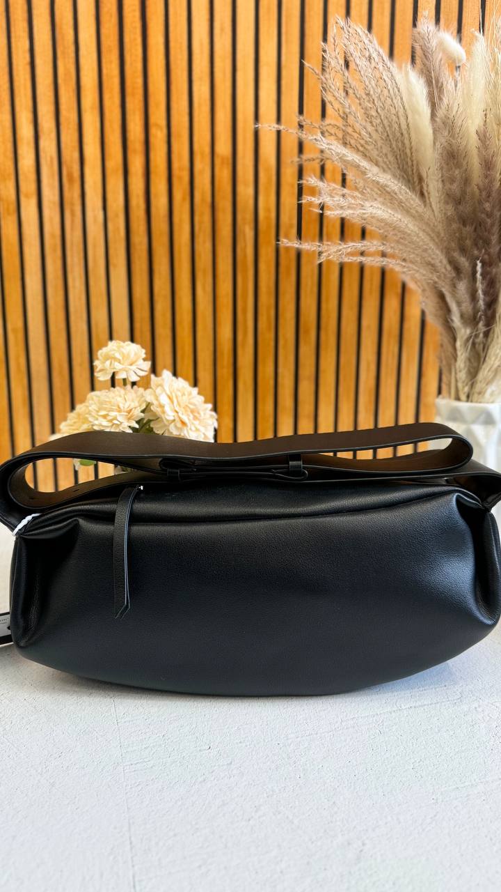 Elegant Leather Bag “Urban Charm”