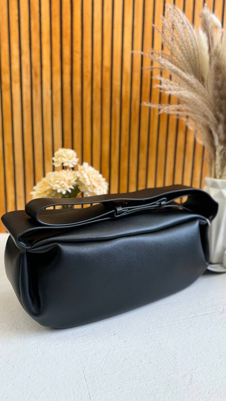 Elegant Leather Bag “Urban Charm”