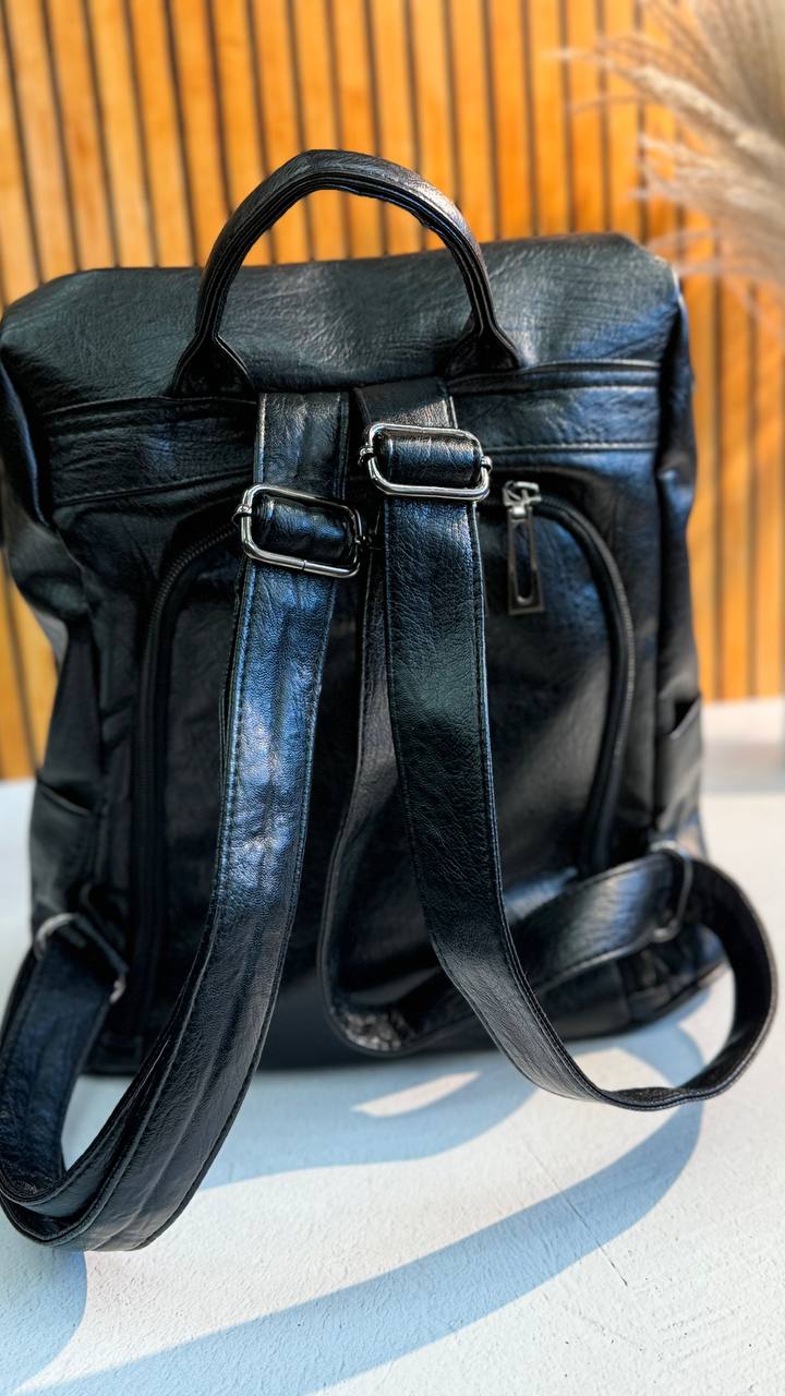 Genuine Leather Backpack “Urban Explorer” – Elegance and Functionality in One Accessory