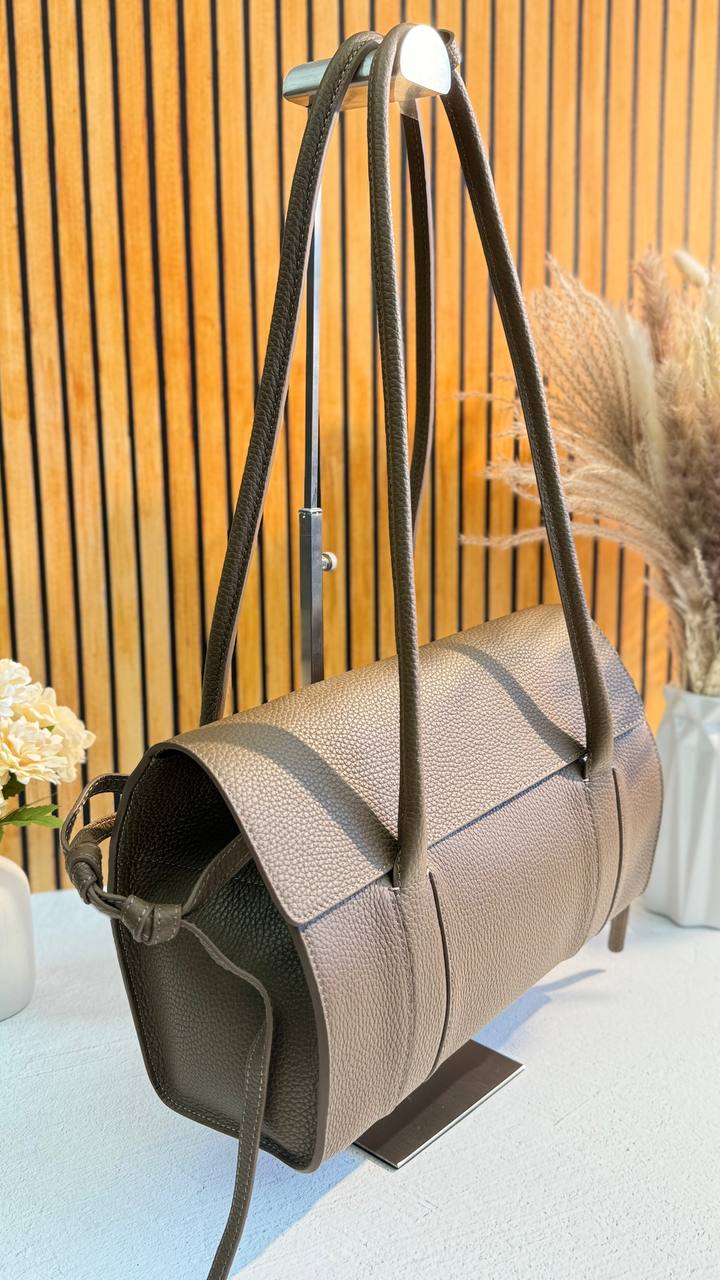 Elegance Luxe: Genuine Grained Leather Bag – The Epitome of Elegance and Comfort