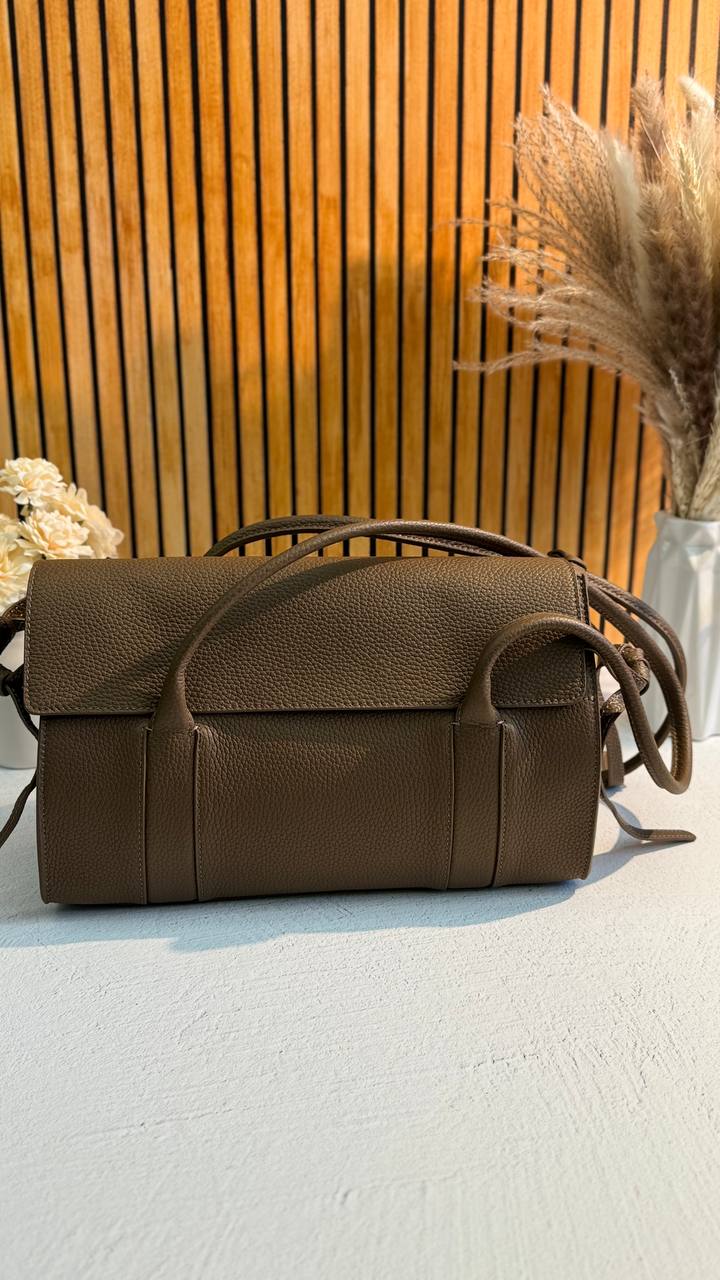 Elegance Luxe: Genuine Grained Leather Bag – The Epitome of Elegance and Comfort
