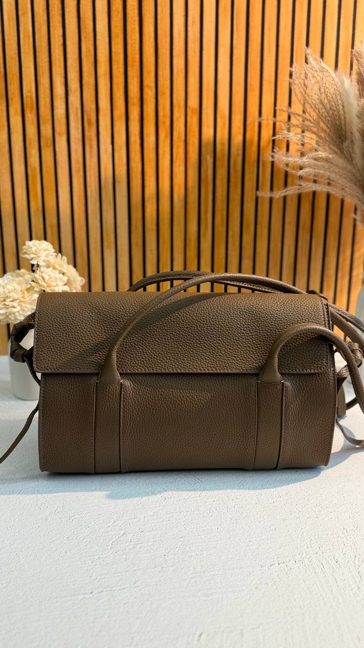 Elegance Luxe: Genuine Grained Leather Bag – The Epitome of Elegance and Comfort