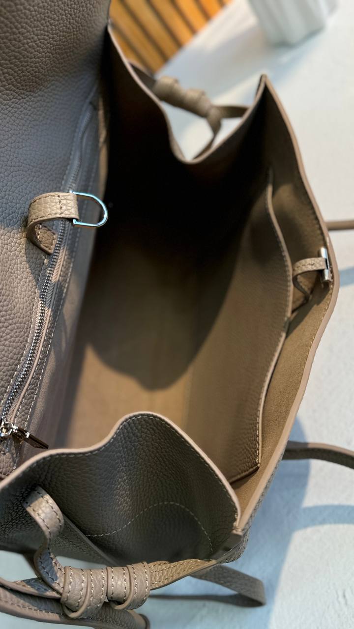 Elegance Luxe: Genuine Grained Leather Bag – The Epitome of Elegance and Comfort
