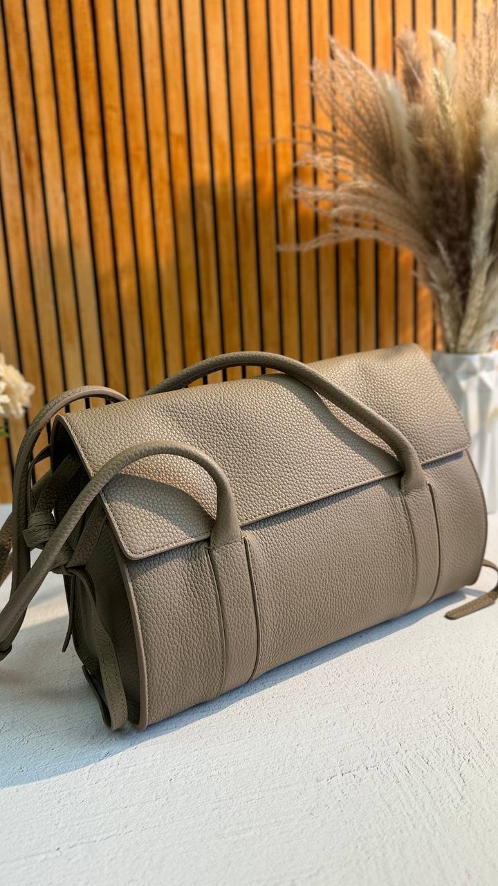 Elegance Luxe: Genuine Grained Leather Bag – The Epitome of Elegance and Comfort