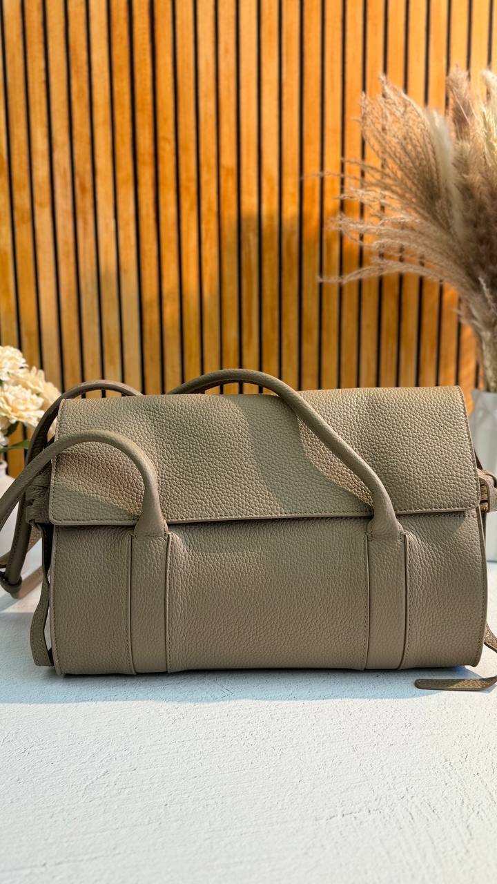 Elegance Luxe: Genuine Grained Leather Bag – The Epitome of Elegance and Comfort