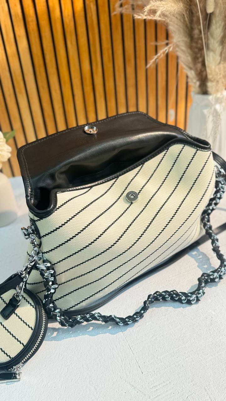 PU Striped Chic Bag – Style and Practicality in One Accessory
