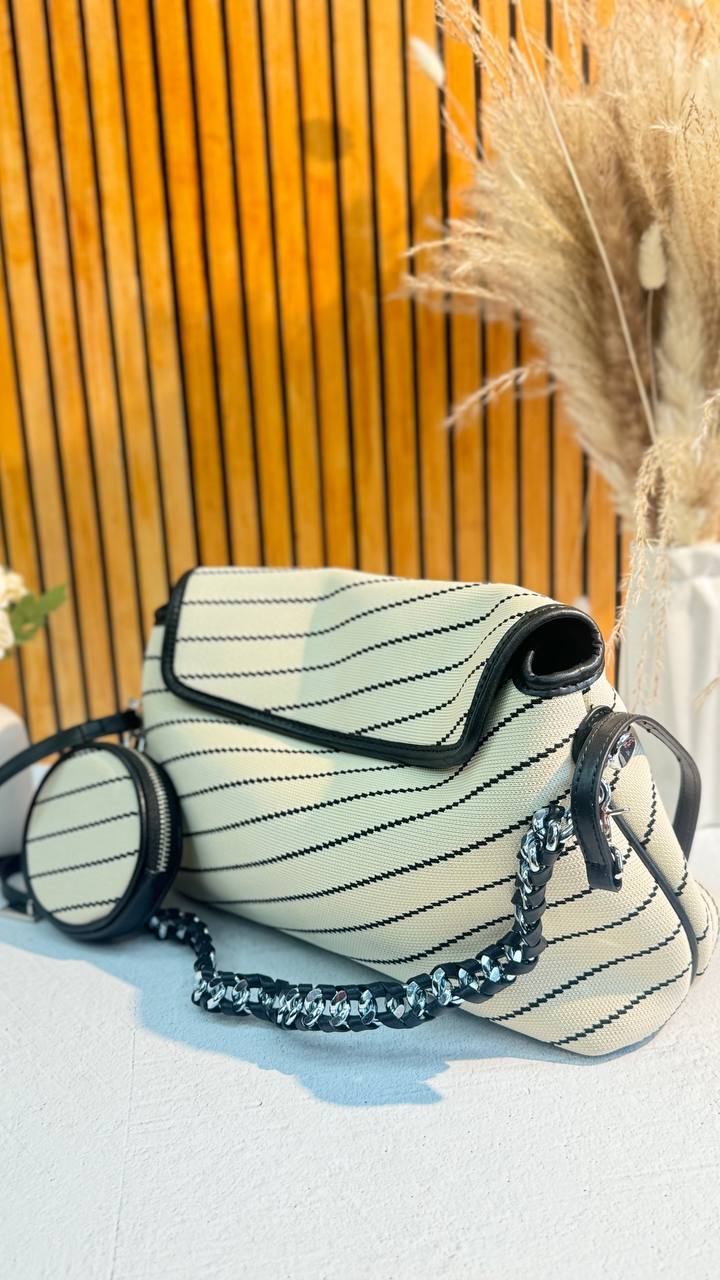 PU Striped Chic Bag – Style and Practicality in One Accessory