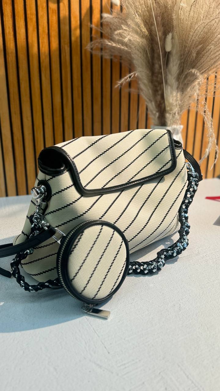 PU Striped Chic Bag – Style and Practicality in One Accessory