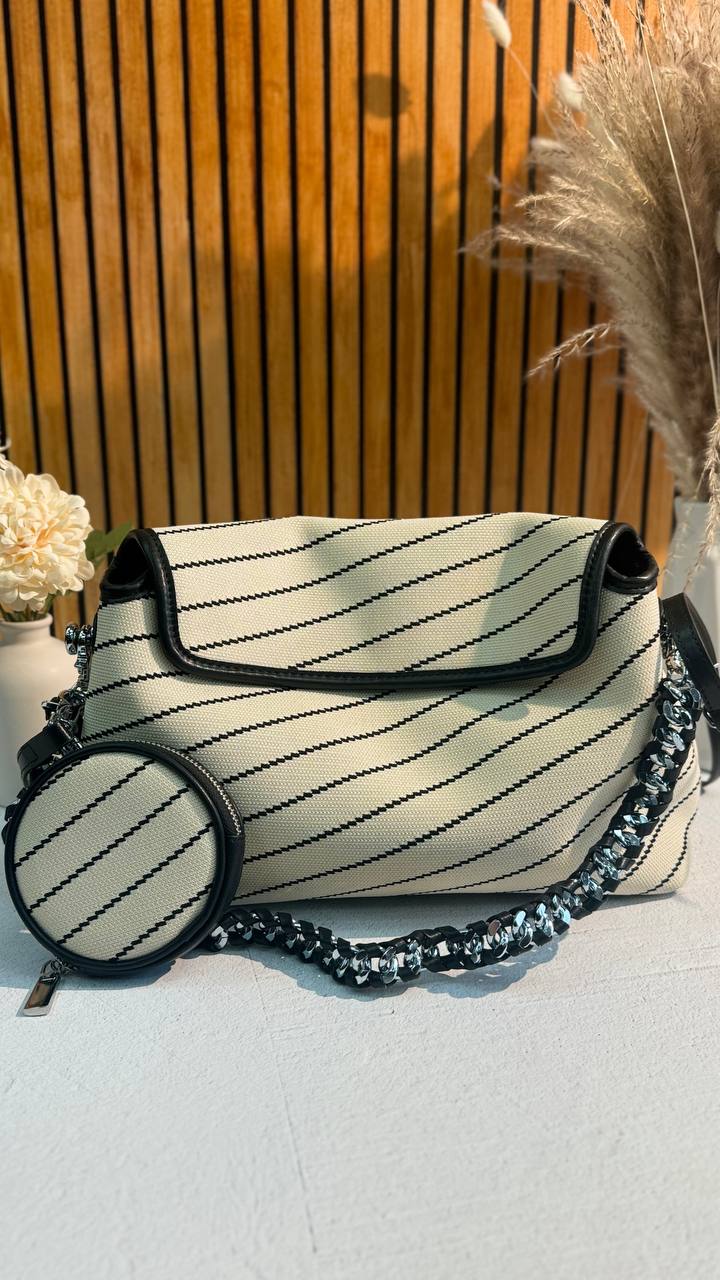 PU Striped Chic Bag – Style and Practicality in One Accessory
